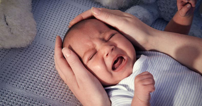 Trẻ sơ sinh quấy khóc ban đêm phải làm sao?