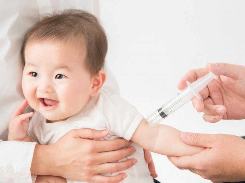 Đừng quên tiêm chủng những mũi vắc-xin quan trọng khi bé 10 tuần tuổi