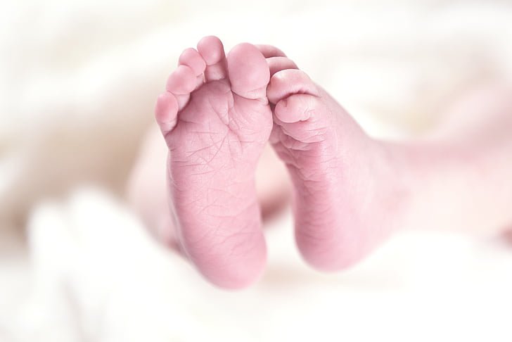 Bàn chân trẻ sơ sinh