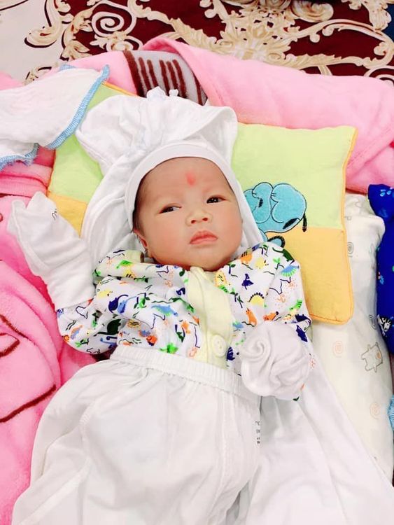 Thanks to the companionship of Doctor Ho Trung Hieu, Ms. Hang gave birth to healthy twins
