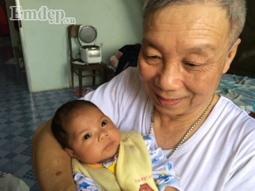 Nhật ký làm bố tuổi 62: “Bao nhiêu nước mắt, có lúc ngã khụy vì con mất lúc 8 tháng trong bụng mẹ"