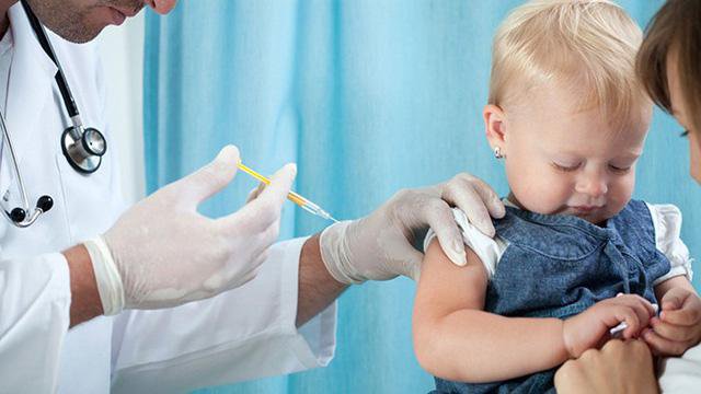 Tiêm vắc xin sởi có gây sốt nhiều không?