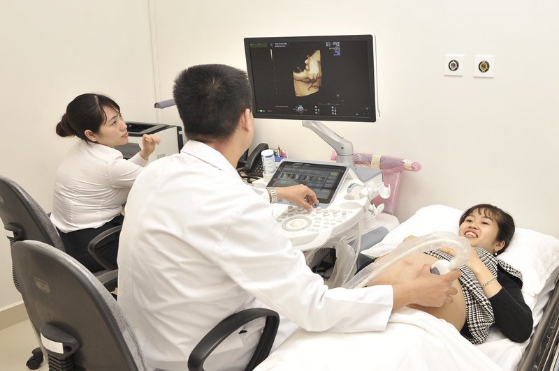 Tại sao cần phải theo dõi tim thai trong quá trình chuyển dạ bằng monitor
