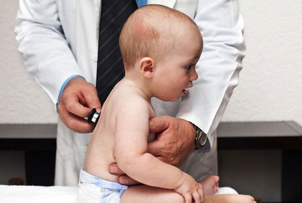 Hướng dẫn tìm dấu hiệu rút lõm ngực ở trẻ bị ho, viêm phổi