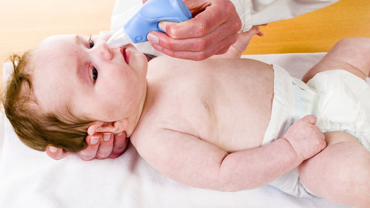 Làm thế nào khi trẻ sơ sinh bị nghẹt mũi?