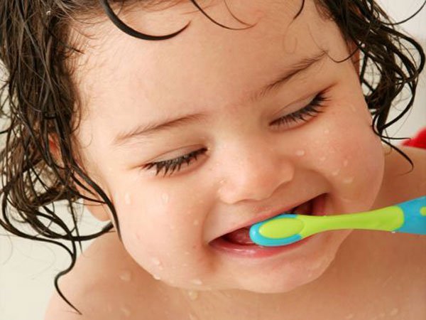 Lưu ý vệ sinh răng cho trẻ ăn dặm