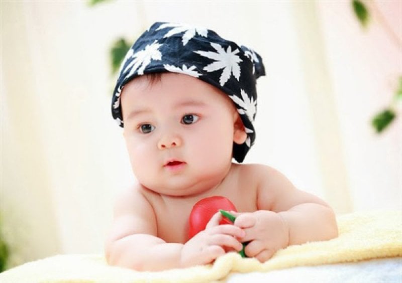 Sự phát triển thần kinh, vận động bình thường ở trẻ em 1-12 tháng tuổi