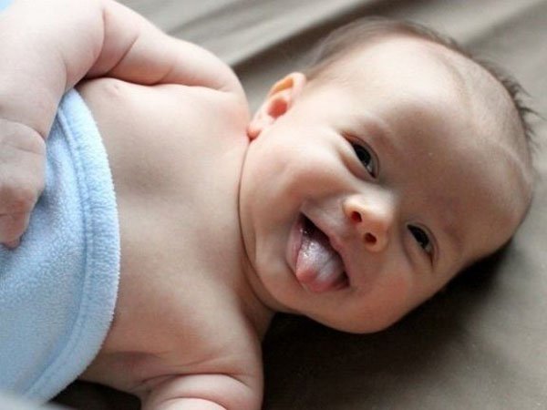 Làm gì khi trẻ sơ sinh bị tưa lưỡi?