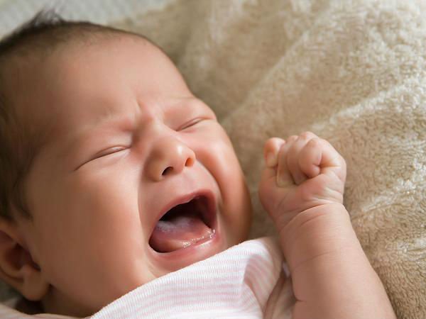 Làm gì khi trẻ sơ sinh bị tưa lưỡi?
