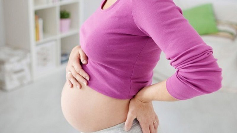 Mang thai bị đau vùng thắt lưng chậu: Nên sinh thường hay sinh mổ?