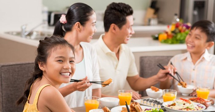 Tránh biếng ăn cho trẻ: Cha mẹ cần làm gì?