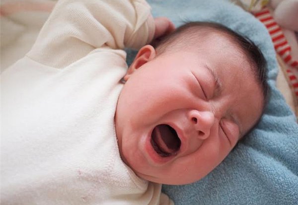 Nanh sữa ở trẻ sơ sinh có cần nhổ bỏ?