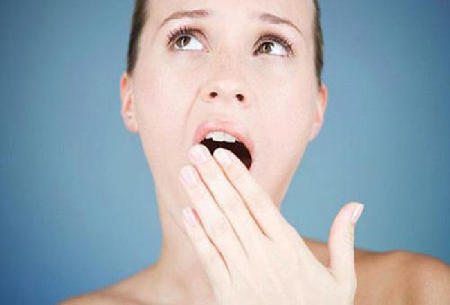 Khô miệng gây ra nhiều ảnh hưởng đến sức khỏe răng miệng và sức khỏe nói chung