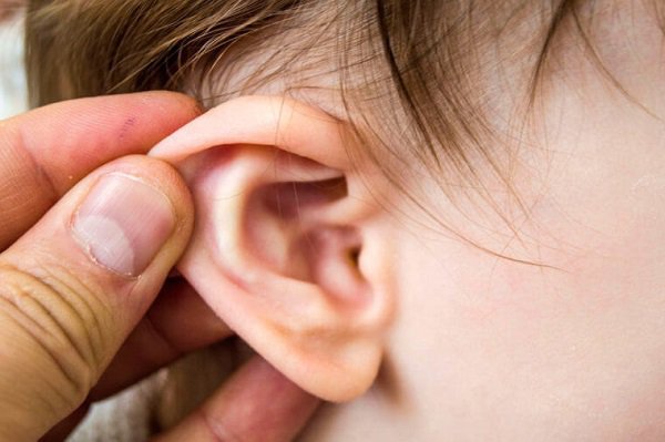 Trẻ viêm tai giữa
