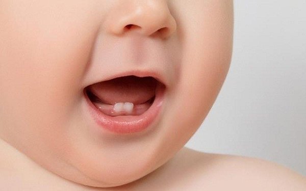 Làm sao để biết bé bị sốt do mọc răng hay do nguyên nhân khác