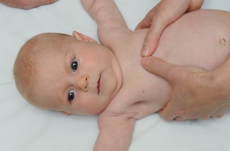 Trẻ 7 tháng tuổi bị lõm ngực có sao không?