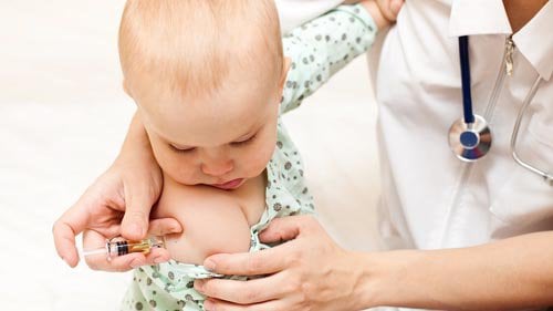 Trẻ sinh ra từ mẹ bị viêm gan B: Vì sao cần tiêm vắc xin phối hợp cùng huyết thanh kháng viêm gan B?