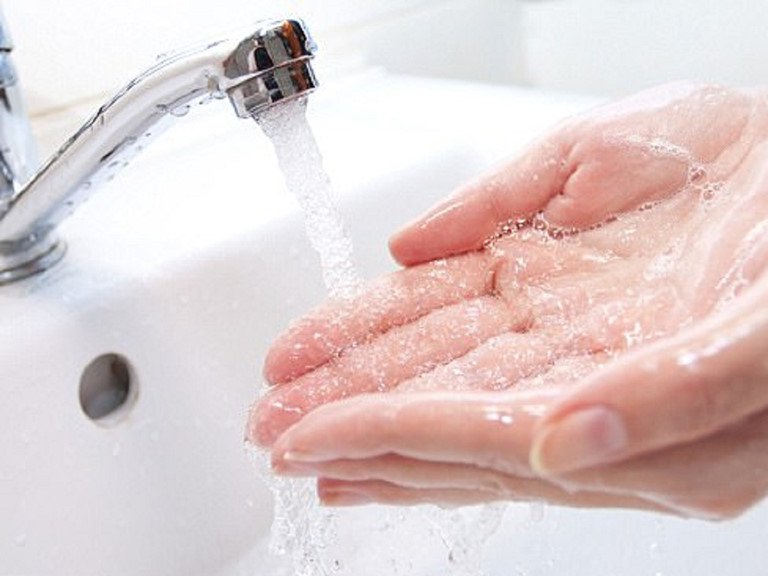 Nước rửa tay khô có tác dụng diệt khuẩn thế nào?