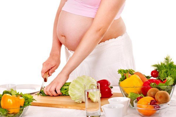 Chăm sóc mẹ để trẻ không bị suy dinh dưỡng bào thai