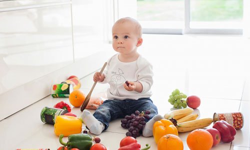Trẻ nên được ăn đa dạng các loại thực phẩm để được cung cấp đầy đủ dưỡng chất