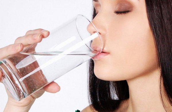 Uống nhiều nước giúp phòng ngừa vôi hóa gan