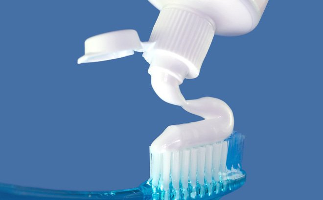 kem đánh răng cho trẻ 21 tháng tuổi không chứa nhiều fluoride
