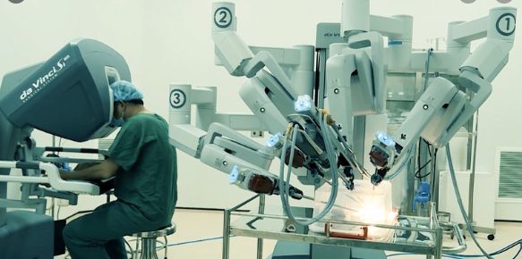 Hình 12: Hệ thống phẫu thuật Robot