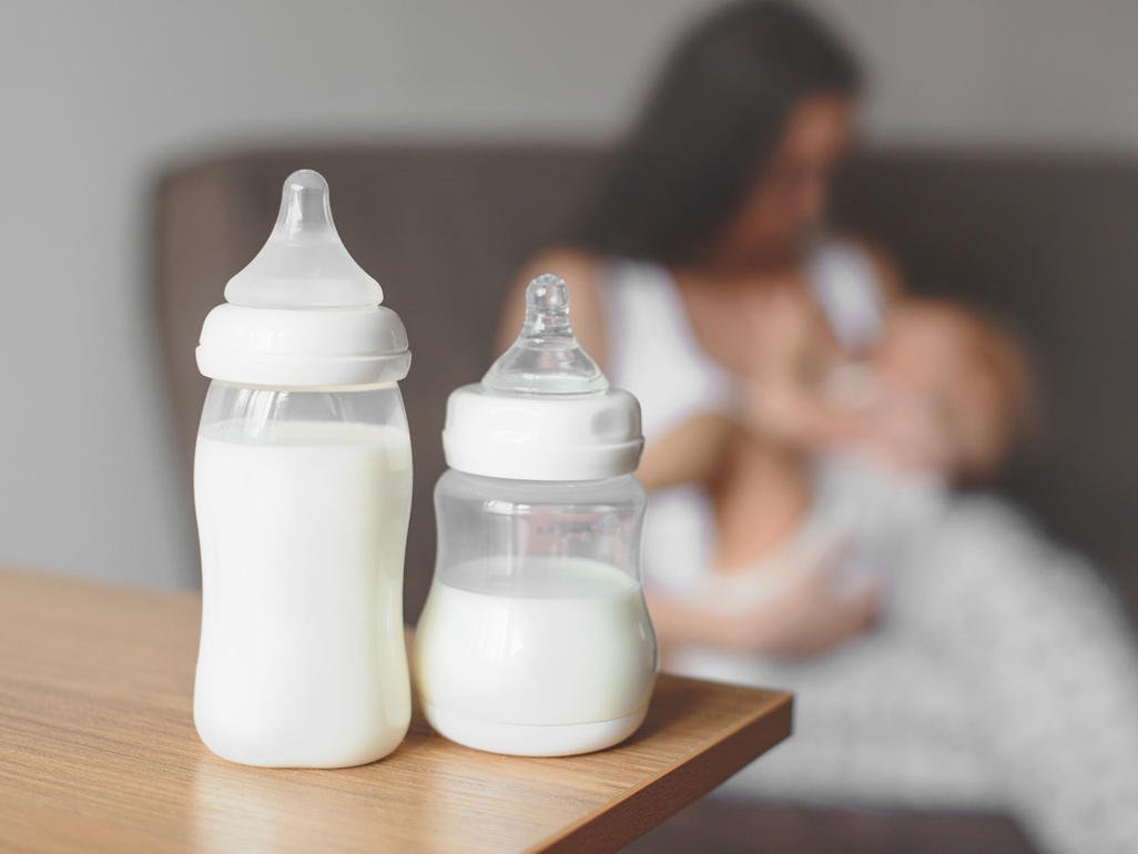sữa mẹ và sữa công thức