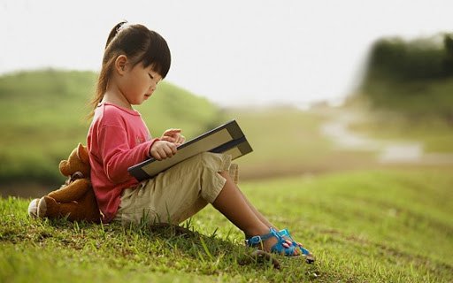 Đọc đi đọc lại cùng một cuốn truyện giúp trẻ xây dựng kỹ năng đọc