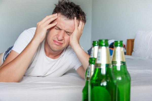 nhức đầu, buồn nôn sau khi uống rượu