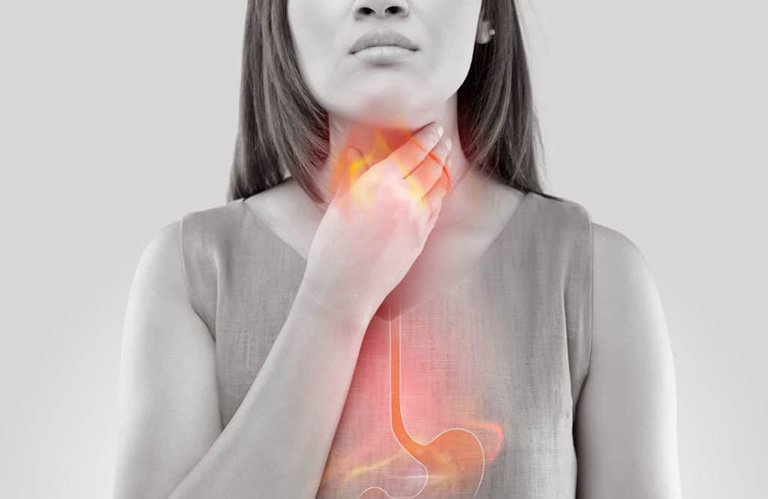 Triệu chứng nghẹn ở cổ họng và ợ hơi