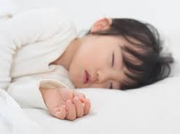 Trẻ 7 tuổi bị giật tứ chi và toàn thân khi ngủ là dấu hiệu của bệnh gì?