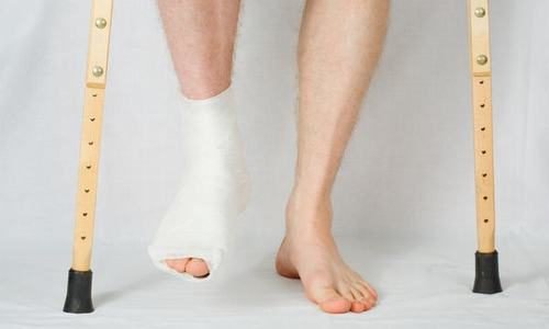 Sau phẫu thuật gãy xương gót chân bao lâu có thể tập đi được?