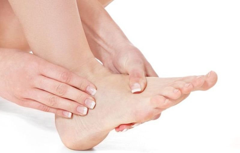Chân đi không vững kèm tê chân điều trị dứt điểm như thế nào?