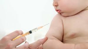 Trẻ tiêm phòng vắc xin 6 trong 1