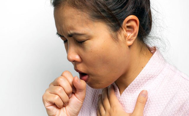 Ho, đau họng kèm đau giữa ngực là bệnh gì?
