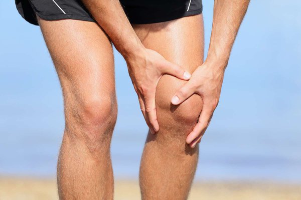 Đau bắp chân sau khi vỡ bánh chày có bị sao không?