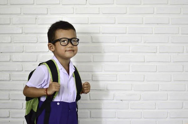Nguyên tắc đeo kính cận cho trẻ?