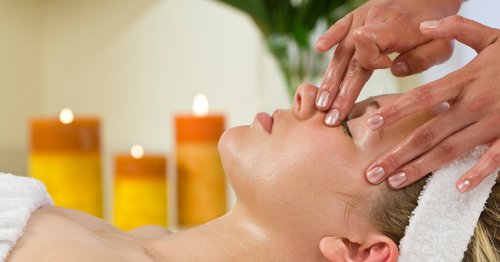 massage mặt bằng dầu dừa có tác dụng gì