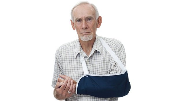 Gãy xương cẳng tay ở người cao tuổi được xem như một tai nạn khá nặng
