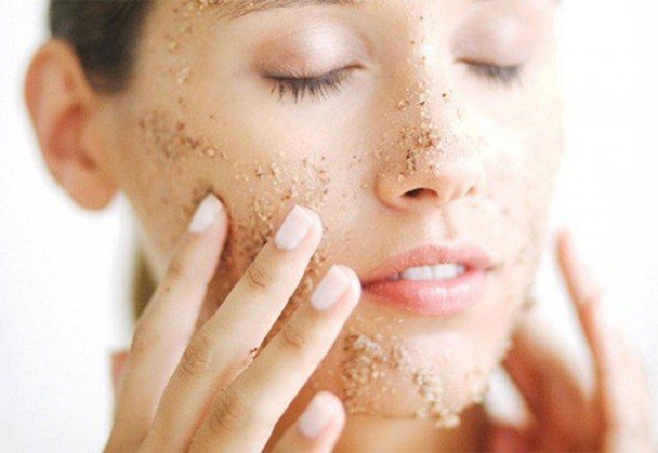 Hút chì thải độc cho da mặt còn có tác dụng tẩy tế bào chết, loại bỏ sắc tố sâu bên trong da, cải thiện màu sắc da