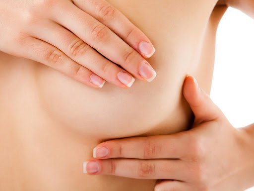 Massage ngực chống chảy xệ được nhiều chị em áp dụng hiệu quả