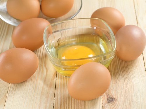Ăn trứng gà sống có tác dụng gì