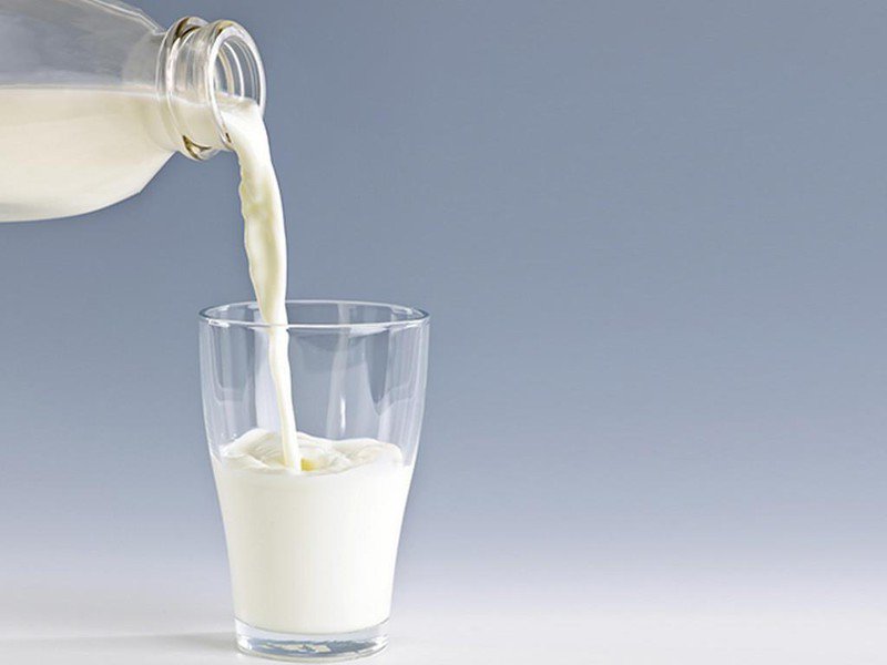 Dùng sữa tươi cho trẻ