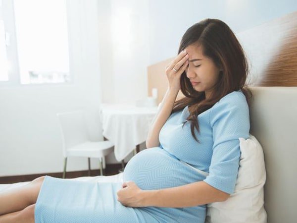 Phụ nữ mang thai 7 tháng bị đau đầu có sao không?