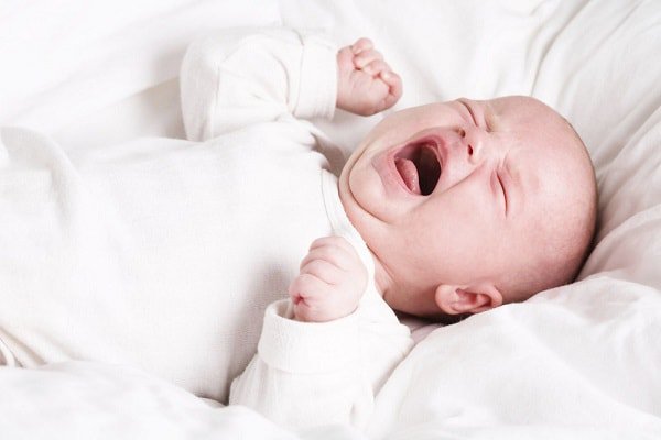trẻ sơ sinh khó ngủ thiếu chất gì