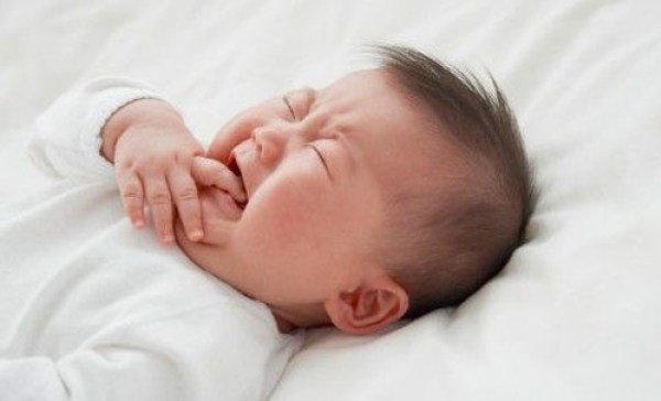 Trẻ 2 tháng tuổi khó ngủ nguyên nhân là gì?