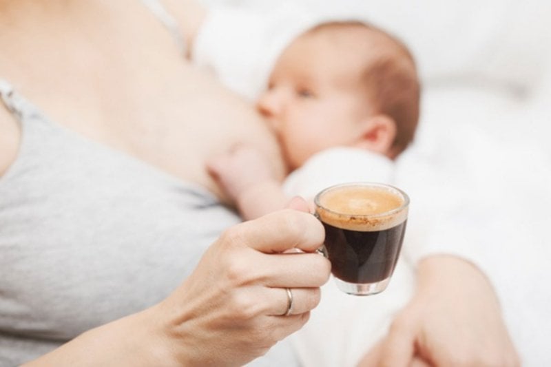 Trong thời gian cho trẻ bú mẹ có được uống cafe không?