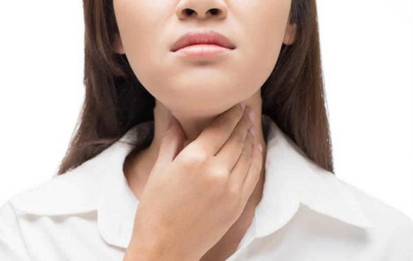 Nghẹn ở cổ họng là triệu chứng của bệnh gì?
