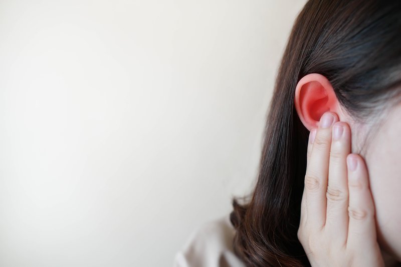 Triệu chứng ù tai là do bệnh lý gì?